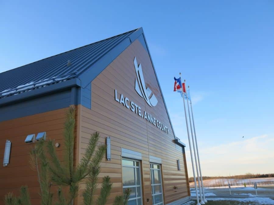 Ih admin exterior 07