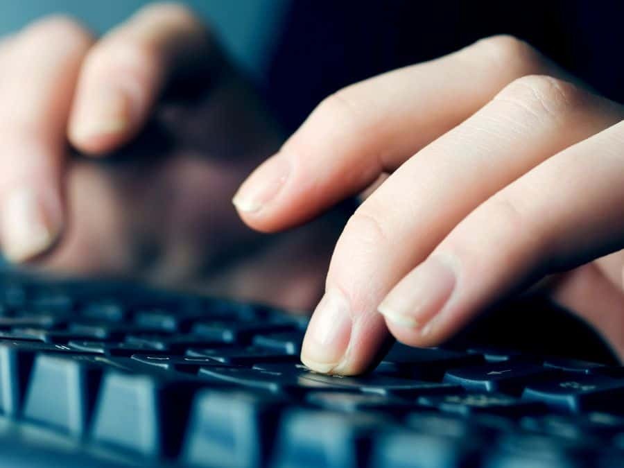 Ih keyboard hands 02